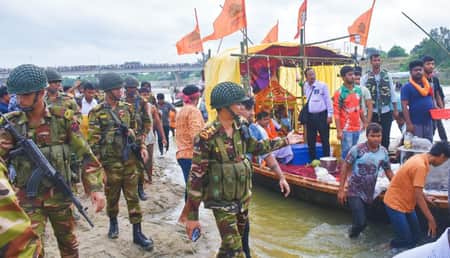 সেনাবাহিনীর নিরাপত্তায় উদযাপিত হলো ঐতিহ্যবাহী ‘যুগল বিগ্রহ’