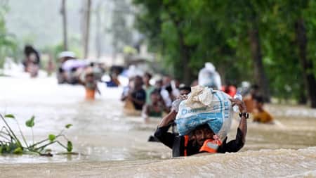 ছেলের হাত থেকেই বৃদ্ধ বাবাকে ভাসিয়ে নেয় বান Bonna