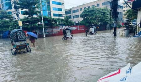 টানা বর্ষণে পানির নিচে চট্টগ্রাম নগরী, পাহাড় ধসের আশঙ্কা CTG
