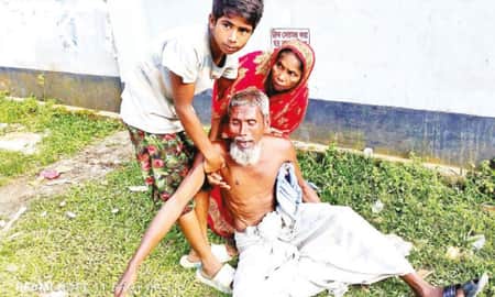 ধারদেনা করে কেনা ইজি বাইক খুইয়ে পাগলপ্রায় গফুর Gofur