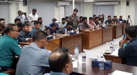 পুলিশের সভায় বিএনপি নেতারা, শিক্ষার্থীদের ক্ষোভ KMP