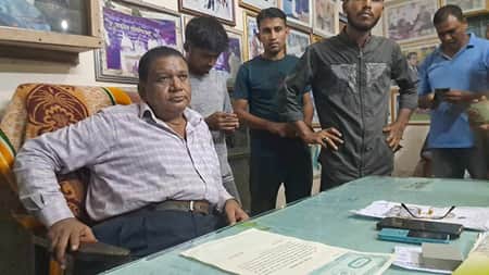 ঘুষের টাকা ফেরত দিতে স্ট্যাম্পে স্বাক্ষর দিলেন প্রধান শিক্ষক goalanda