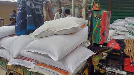 লুট হওয়া ৫১ বস্তা মাছের খাবার ফেরত পেলেন ষষ্টি হালদার
