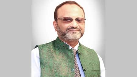 দায়িত্ব নিয়ে ফেসবুক স্ট্যাটাসে যা বললেন ঢাবির নতুন ভিসি