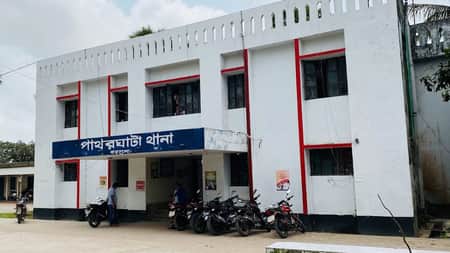 বরগুনায় ডোবায় পড়েছিল ব্যবসায়ীর লা.শ, মোবাইল ও টাকা লুট patharghata thana