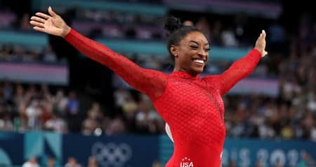 প্যারিসে বাইলসের তৃতীয় সোনা simon-biles