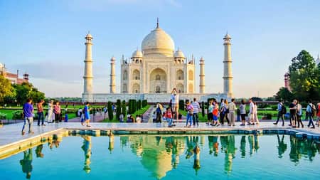 ভারতে বাংলাদেশি পর্যটকের সংখ্যা তলানিতে taj-mahal