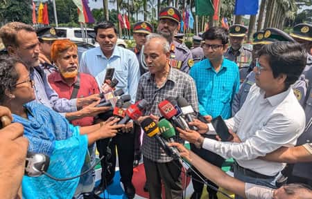 অনুপস্থিত পুলিশ সদস্যদের আর কর্মস্থলে যোগ দিতে দেওয়া হবে না