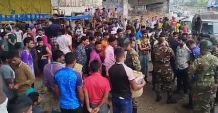 গাজীপুরে চাকরিচ্যুত শ্রমিকদের বিক্ষোভ গাজীপুরে চাকরিচ্যুত শ্রমিকদের বিক্ষোভ