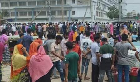 গাজীপুরে শ্রমিক বিক্ষোভ: ভাঙচুরের কারণে ৩০ কারখানায় ছুটি ঘোষণা গাজীপুরে শ্রমিক বিক্ষোভ, ভাঙচুরের কারণে ৩০ কারখানায় ছুটি ঘোষণা