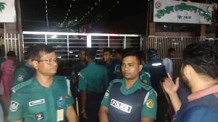 নিজেদের ‘সমন্বয়ক’ পরিচয়ে কনসার্টে ঢুকার চেষ্টা, চমেক শিক্ষার্থী ও পুলিশের ধাওয়া