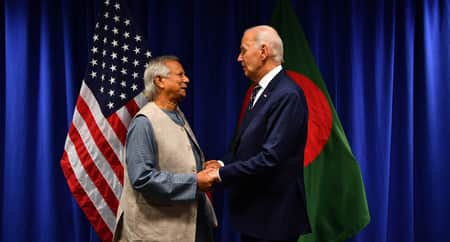 ড. ইউনূসের সঙ্গে ছবি তোলা, দেখা ও কথা বলার জন্য বিশ্বনেতাদের হিড়িক