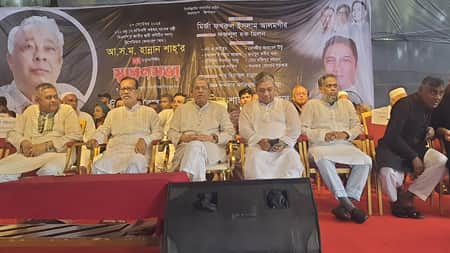 শেখ হাসিনা পালিয়ে গেলেও কাটেনি সংকট শেখ হাসিনা পালিয়ে গেলেও কাটেনি সংকট