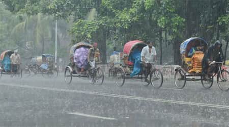 বৃষ্টিতে রাজধানীবাসীর ভোগান্তি চরমে