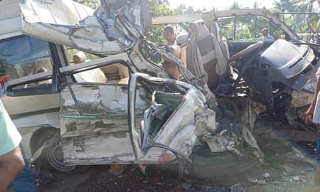 শেরপুরে দুই মাইক্রোবাসের মুখোমুখি সংঘর্ষে নারী-শিশুসহ আহত ১৭