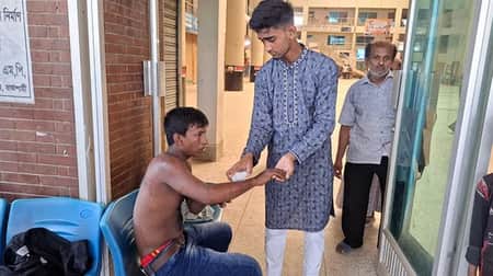 ট্রেনে একদল ছাত্রের হা.ম.লা, মামলা না করেই ফিরে গেলেন বরযাত্রীরা Hamla