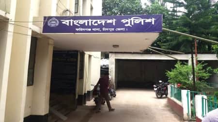 প্রবাসী স্বামীর টাকা-স্বর্ণালংকার নিয়ে প্রেমিকের সঙ্গে পালালেন স্ত্রী