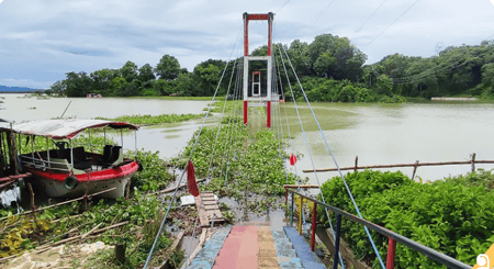 পানির নিচে রাঙ্গামাটির ‘ঝুলন্ত সেতু’, হতাশ হয়ে ফিরে যাচ্ছেন পর্যটকরা