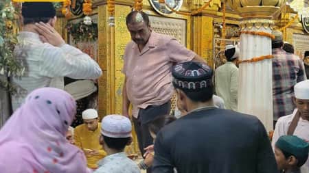 পালিয়ে দিল্লি গেছেন শামীম ওসমান, দেখা মিললো নিজাম উদ্দিন আউলিয়ার মাজারে Shamim Osman