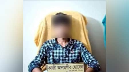 প্রধান শিক্ষকের পদত্যাগ দাবি করে চেয়ারেই বসে গেল ছাত্র Student