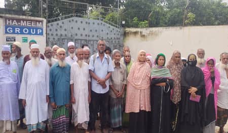 কালীগঞ্জে মসলিন কটন মিলসের বকেয়া আদায়ে শ্রমিকদের অবস্থান কালীগঞ্জে মসলিন কটন মিলসের বকেয়া আদায়ে শ্রমিকদের অবস্থান
