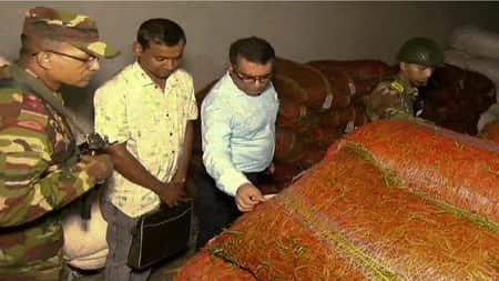 গাজীপুরে কোল্ড স্টোরেজে মিলল ৮৪৬ বস্তা কাঁচামরিচ গাজীপুরে কোল্ড স্টোরেজে মিলল ৮৪৬ বস্তা কাঁচামরিচ