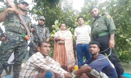 নিষেধাজ্ঞা অমান্য করে ইলিশ ধরায় দুই জেলেকে এক বছরের কারাদণ্ড