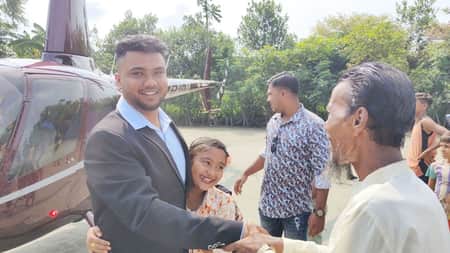 ছেলেকে হেলিকপ্টারে বাড়িতে এনে শখ পূরণ করলেন বাবা Bancharam