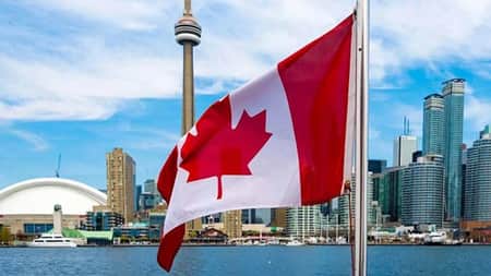 অভিবাসীদের জন্য বড় দুঃসংবাদ দিল কানাডা Canada