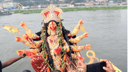 প্রতিমা বিসর্জনের মধ্য দিয়ে শেষ হলো শারদীয় দুর্গোৎসব