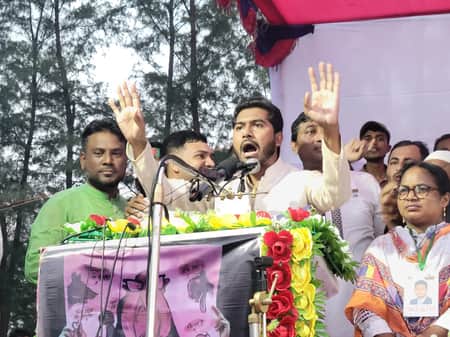 রাজনৈতিক দলের গোলামী করলে প্রজাতন্ত্রের চাকরি করতে পারবেন না : ভিপি নূর