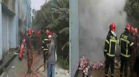 বরিশাল শের-ই-বাংলা মেডিকেলে আগুন, নিয়ন্ত্রণে ৯ ইউনিট বরিশাল শের-ই-বাংলা মেডিকেল কলেজ