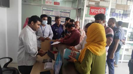 নেই বৈধ কাগজপত্র, তবুও প্রশংসায় ভাসালেন নির্বাহী ম্যাজিস্ট্রেট