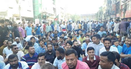 আ.লীগ কার্যালয়ের সামনে বিএনপি নেতাকর্মীদের অবস্থান BNP
