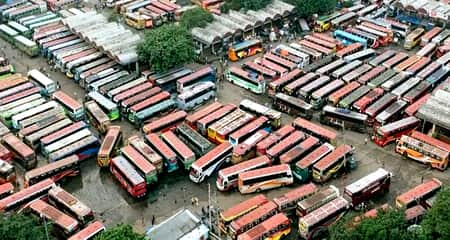 বাস টার্মিনাল দখলে অ..স্ত্রধারীদের মহড়া Bus