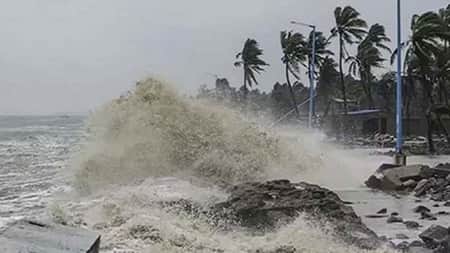 ঘূর্ণিঝড়ে রূপ নেওয়ার শঙ্কা গভীর নিম্নচাপটির Ghurnijhoor