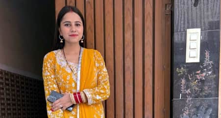 লন্ডনে গাড়িতে মিলল ভারতীয় তরুণীর মৃ..তদেহ Girls