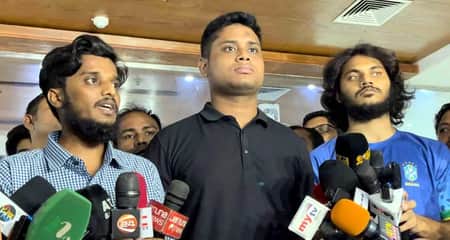 বন্ধুর লেখা পোস্ট করে কী বোঝাতে চাইলেন হাসনাত Hasnat Abdullah