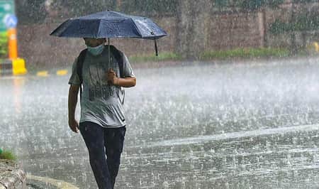 রাজধানী ঢাকাসহ দেশের বিভিন্ন অঞ্চলে অতিভারি বর্ষণের আভাস Heavy Rain