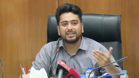 অন্তর্বর্তী সরকারকে নিয়ে পার্শ্ববর্তী দেশের মিডিয়াতে অপপ্রচার চালানো হচ্ছে : তথ্য উপদেষ্টা Nahid