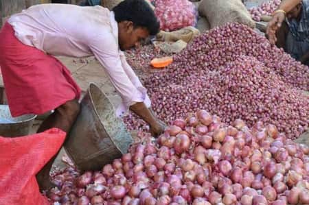 ভারতে পেঁয়াজের দামে রেকর্ড Onion