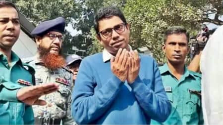 দুই হাত তুলে দোয়া চাইলেন পলক Palak