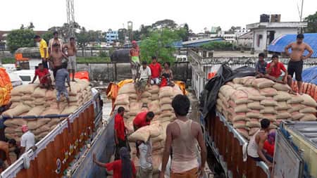 ভারত থেকে প্রথম চালানে এলো ১০৫ মেট্রিক টন চাল Rice