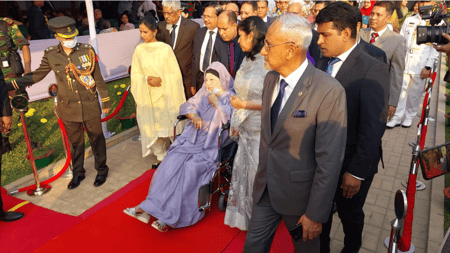 ৬ বছর পর জনসমক্ষে এসেই সবার মনোযোগ কাড়লেন খালেদা জিয়া