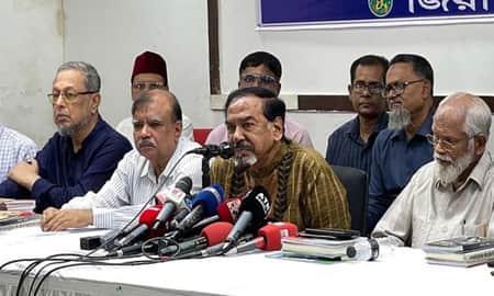 ‘শেখ হাসিনা এখন ট্রাম্পের ছবি আশ্রয় করে বাঁচতে চান’