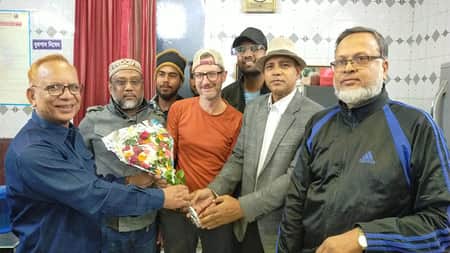 সাইকেল চালিয়ে ফ্রান্স থেকে সিরাজগঞ্জে এলো ম্যাক্সিন কাফুমান