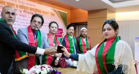 বাংলাদেশ মানবাধিকার সোসাইটি-এর পক্ষ থেকে বিশেষ অ্যাওয়ার্ডে ভূষিত হলেন সাভার এর জান্নাতুল ইসলাম সুমি Savar