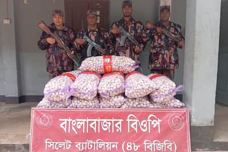 সিলেট ও সুনামগঞ্জ সীমান্ত থেকে ৩ কোটিরও বেশি টাকার মালামাল জব্দ করল বিজিবি