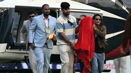 হেলিকপ্টারে মাঠে নামল বিপিএল ট্রফি বিপিএল ট্রফি