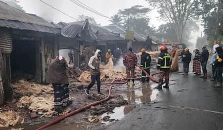 গুদামে ভয়াবহ আগুন, পুড়ল প্রায় ১৮০০ মণ পাট অগ্নিকাণ্ডের পুড়ে গেছে